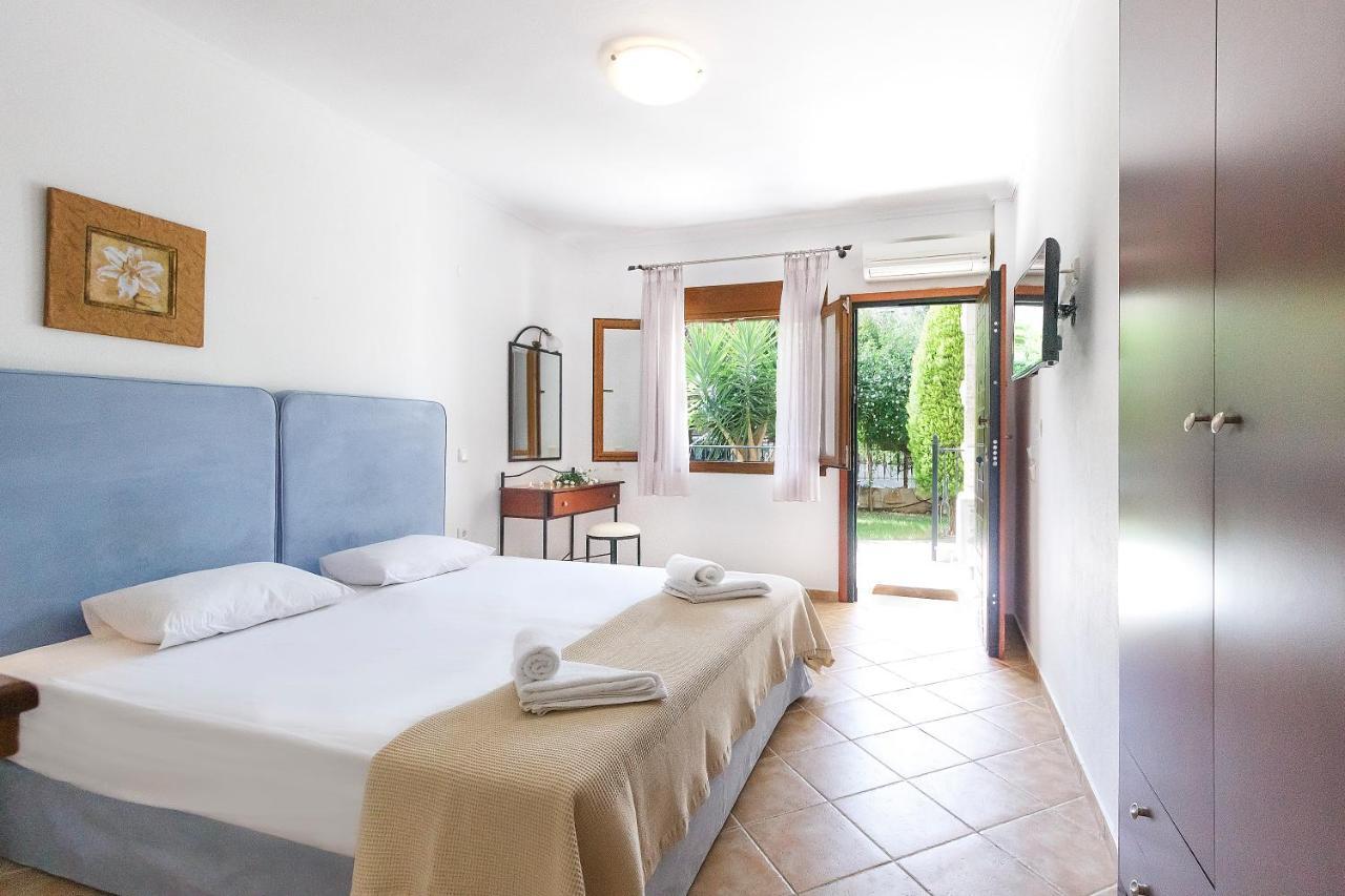 Aparthotel Maltinas House Mola Kalyva Esterno foto