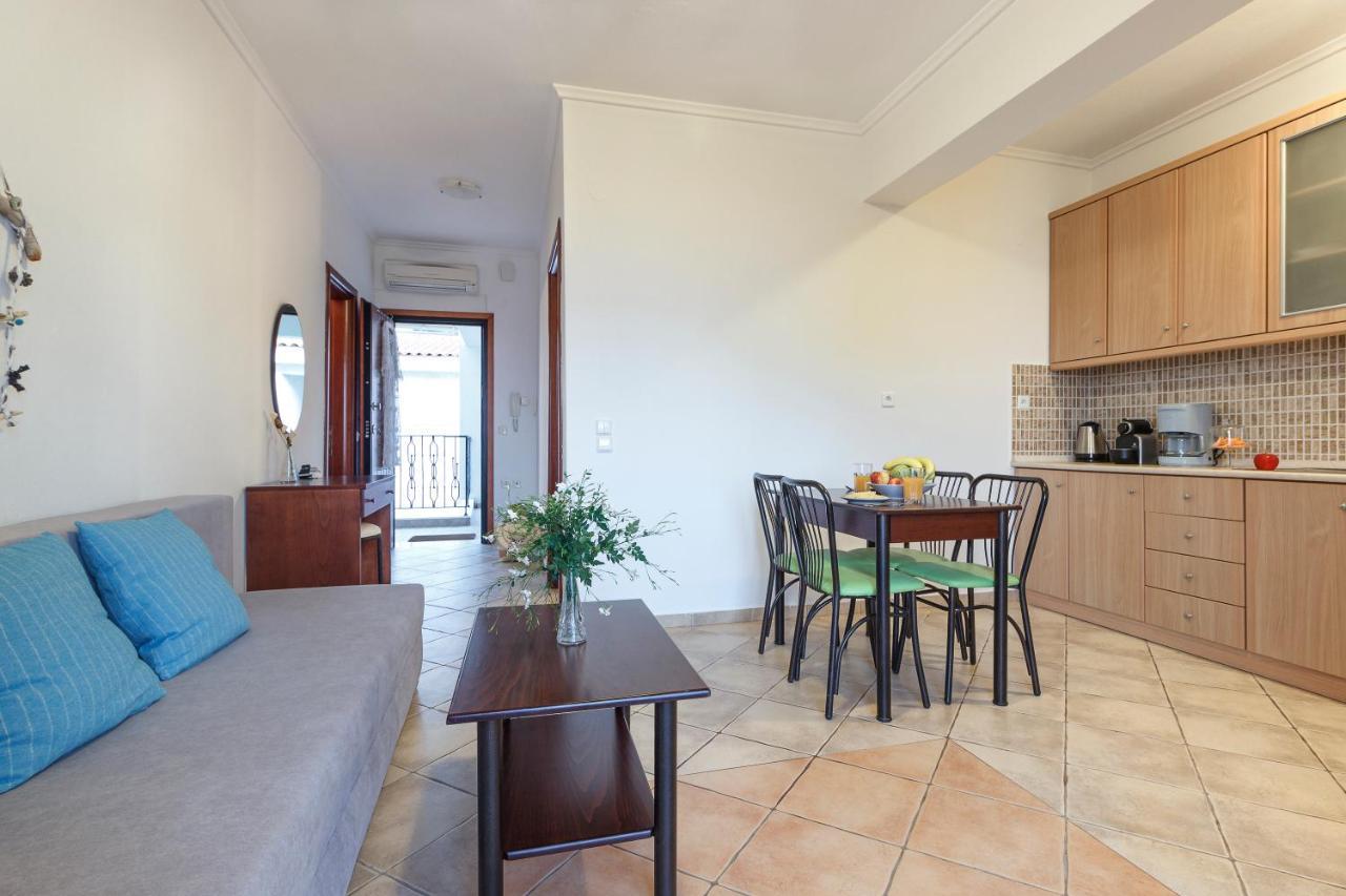 Aparthotel Maltinas House Mola Kalyva Esterno foto