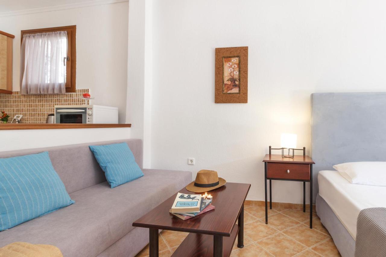 Aparthotel Maltinas House Mola Kalyva Esterno foto