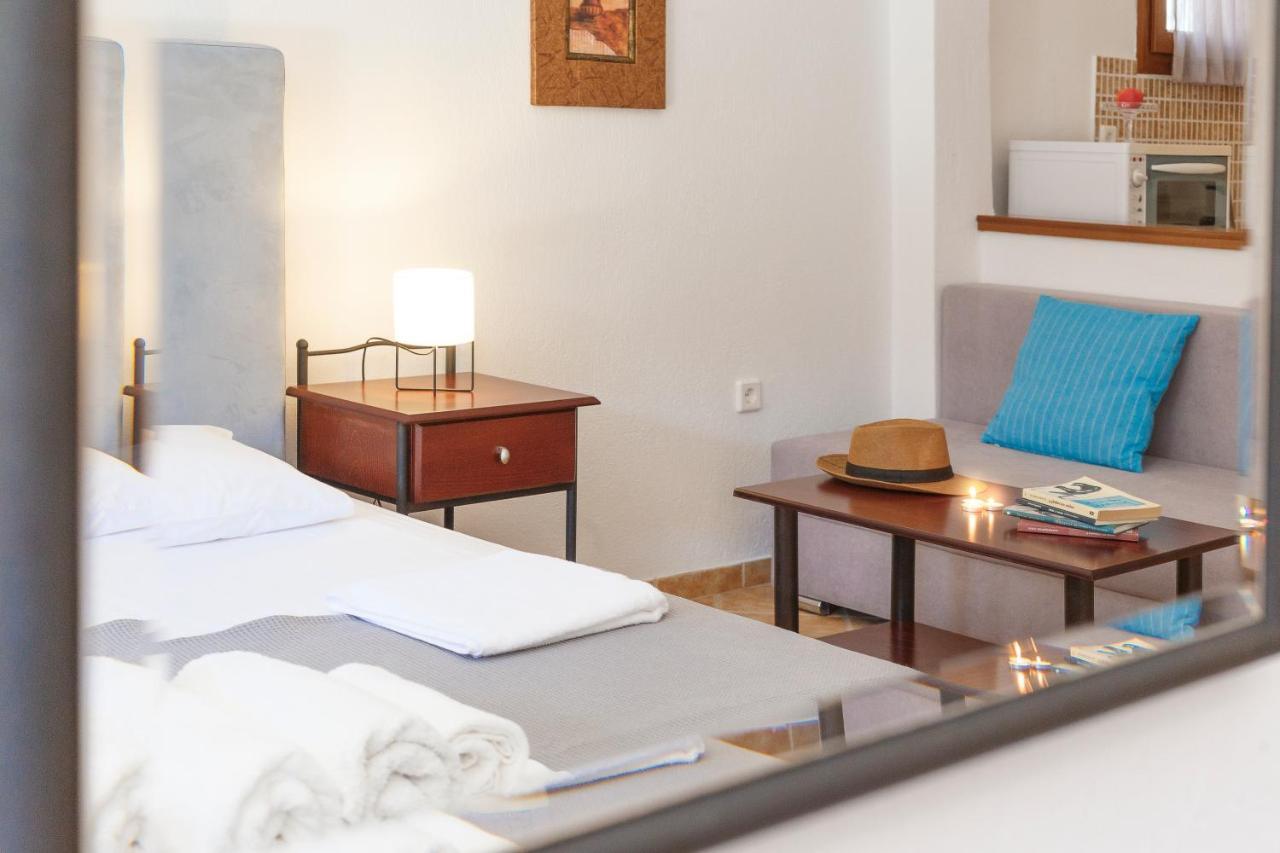 Aparthotel Maltinas House Mola Kalyva Esterno foto