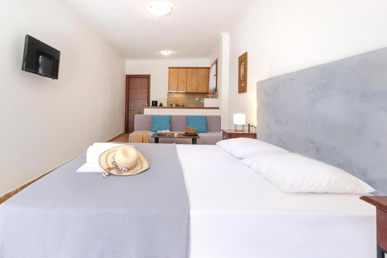 Aparthotel Maltinas House Mola Kalyva Esterno foto